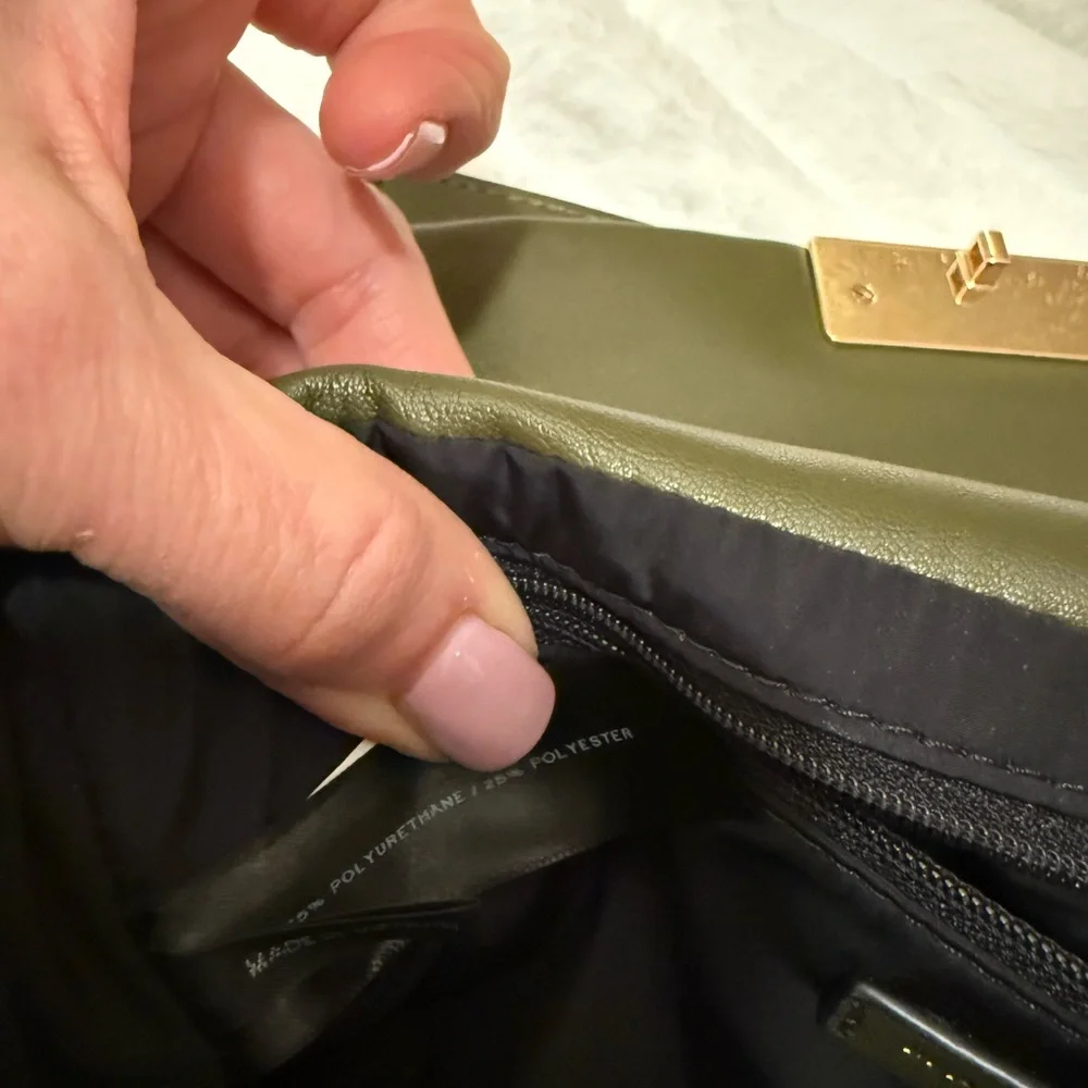 Marc Jacobs Green Quilted Shoulder Bag with Gold Hardware - Picture 7 of 7